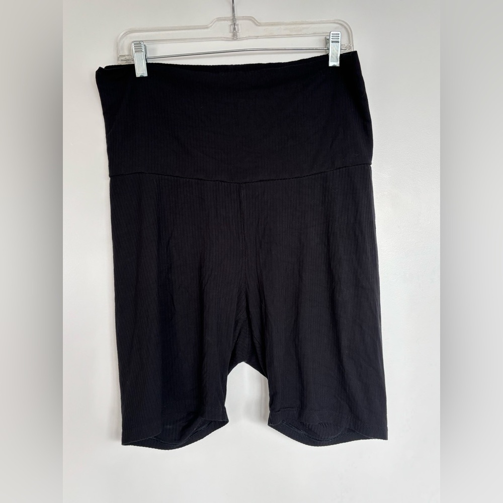 Old Navy 16” Waist Maternity Ribbed Shorts, Black, Size Medium.